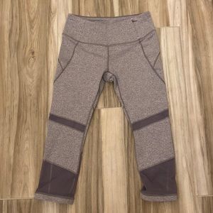 Ladies Calia Small Capri leggings.